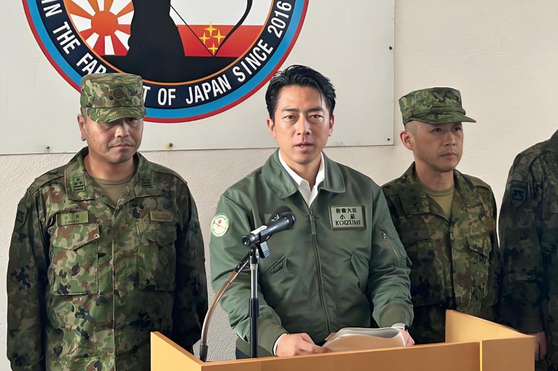 日本摆明要跟中国开战，央视《海峡两岸》栏目报道，日本防卫大臣小泉进次郎透露，计划