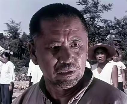 他是长春电影制片厂的著名演员，参演过《地下尖兵》、《徐秋影案件》、《甲午风云》、