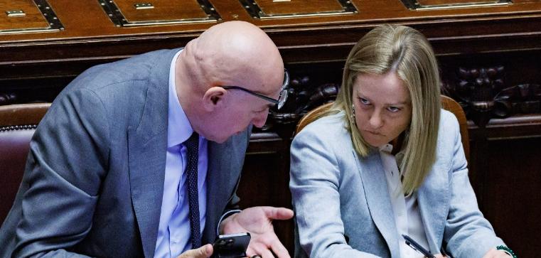 意大利国防部长克罗塞托刚刚公开谴责美国和以色列，对伊朗的袭击彻底违反国际法。
 