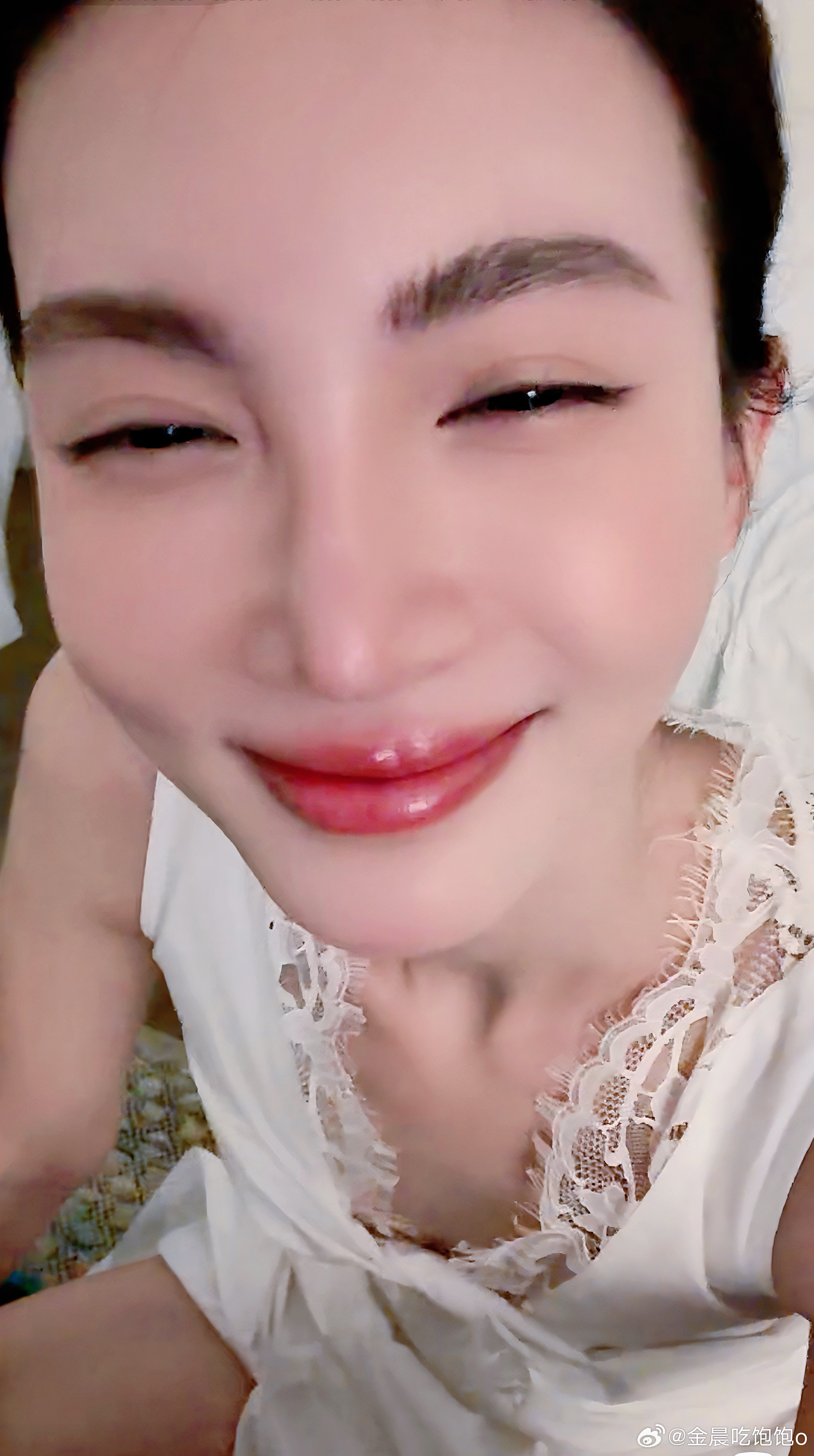 金晨[超话]  今晚八点，我的煎熬时间又加了一个半小时 ​​​