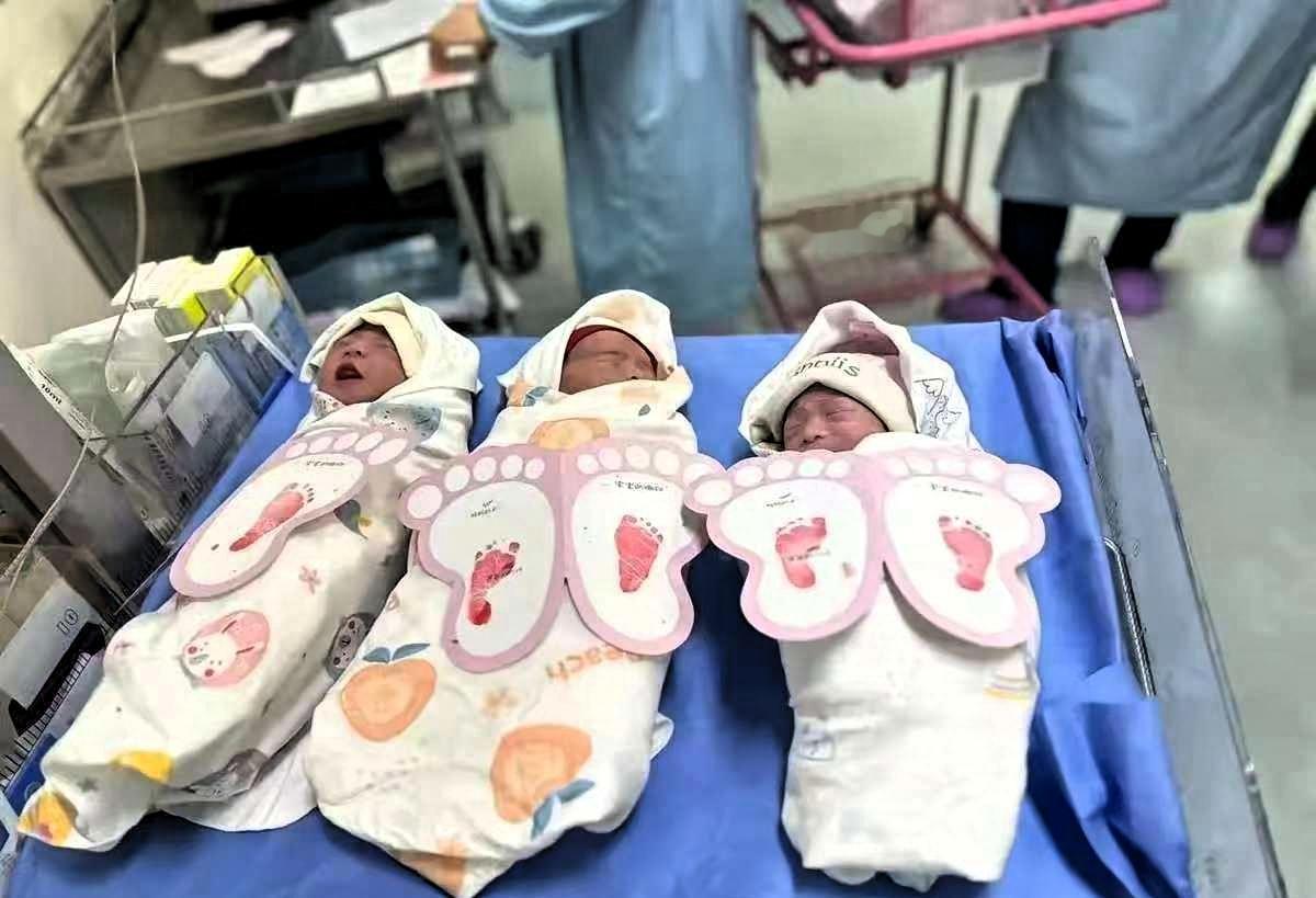 上海一位富商在儿子婚礼上当众拍板：生儿子奖188万，生女儿奖66万，没想到儿媳竟