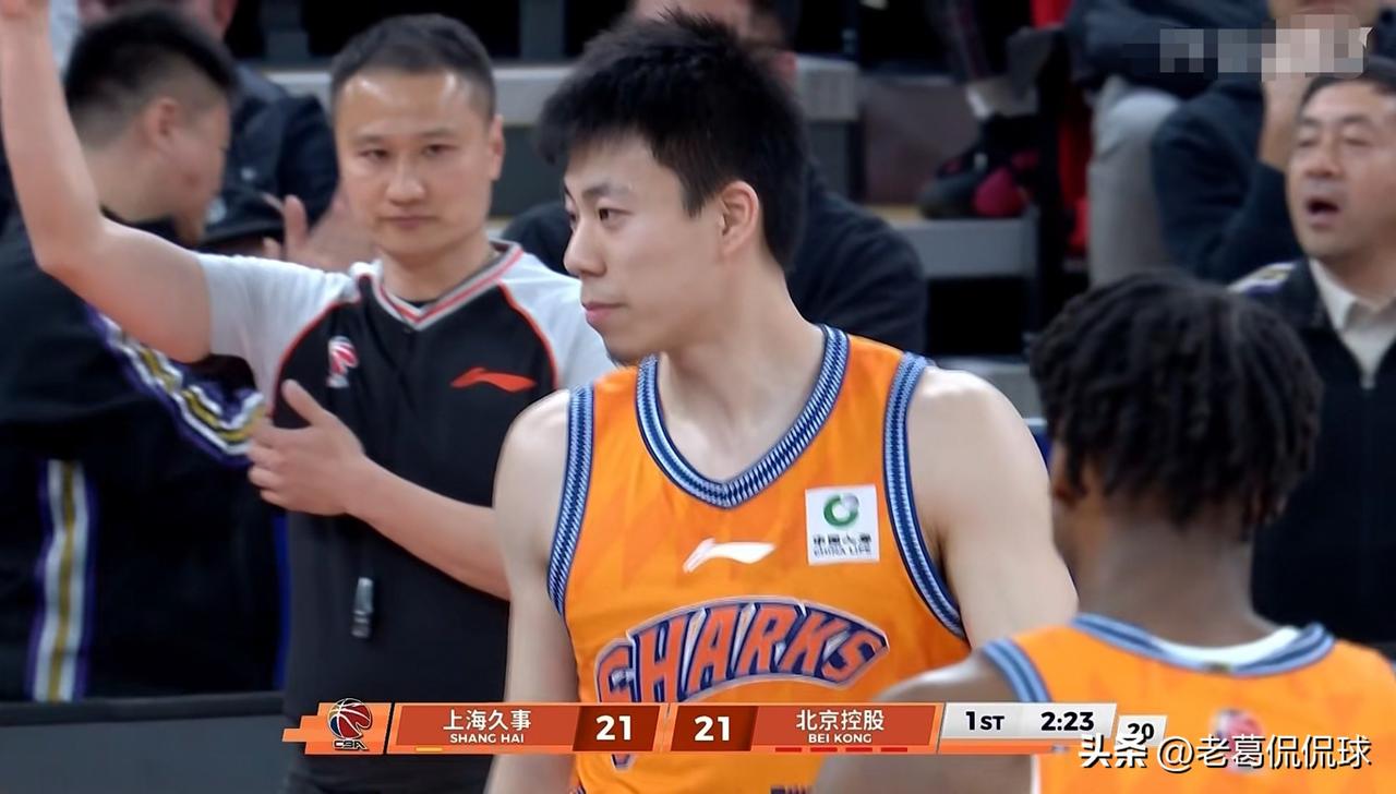 上海久事球星张镇麟真是彻底的隐身了！在今天上海久事主场迎战北京控股的比赛中，目前