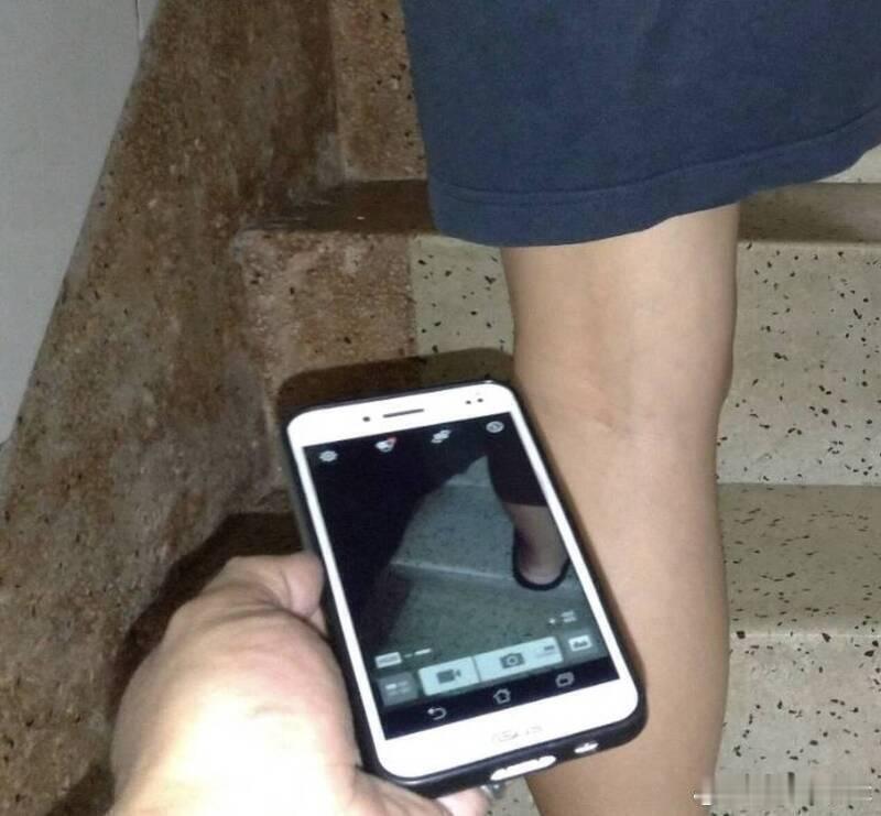 【日本警视厅警长上班途中偷拍女子裙底，当场被路人制伏】海外新鲜事日本 日本警视厅