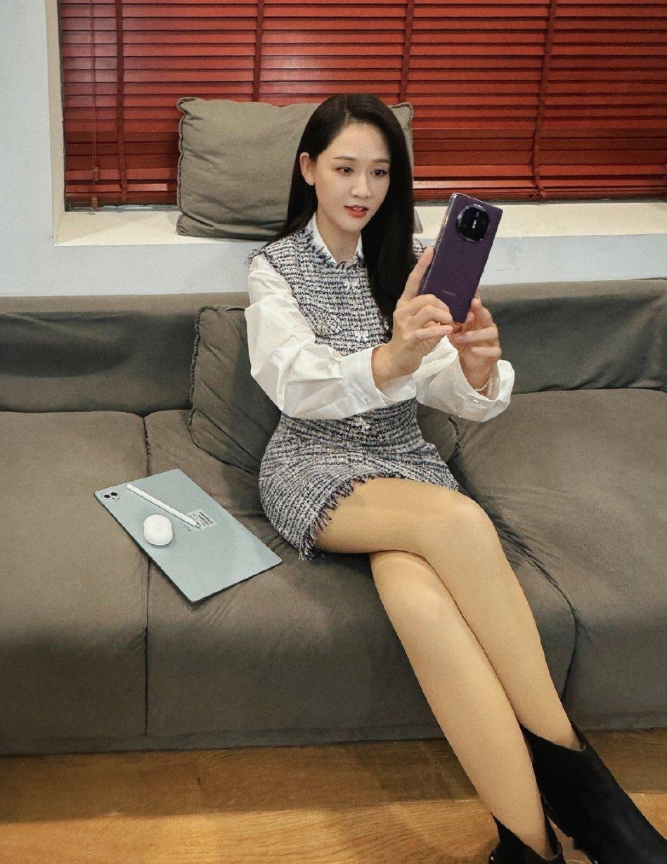#为什么明星喜欢用折叠屏手机#折叠屏的好处真的太多了，不仅可以实现平板和手机的双