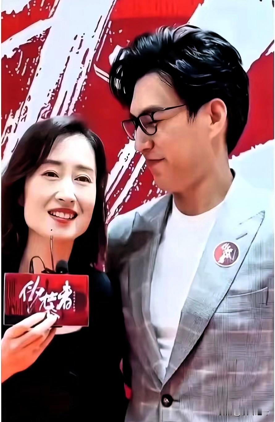 低谷时有人拉一把，雪中送炭
​在追名逐利的娱乐圈，靳东对刘敏涛的十年力挺，活成了