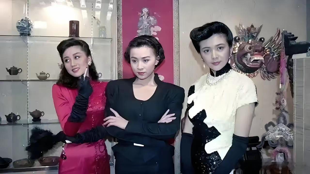 周星驰说，美女是对比出来的，利智与关之琳、刘嘉玲的合照，明显还是利智胜出。 ​​