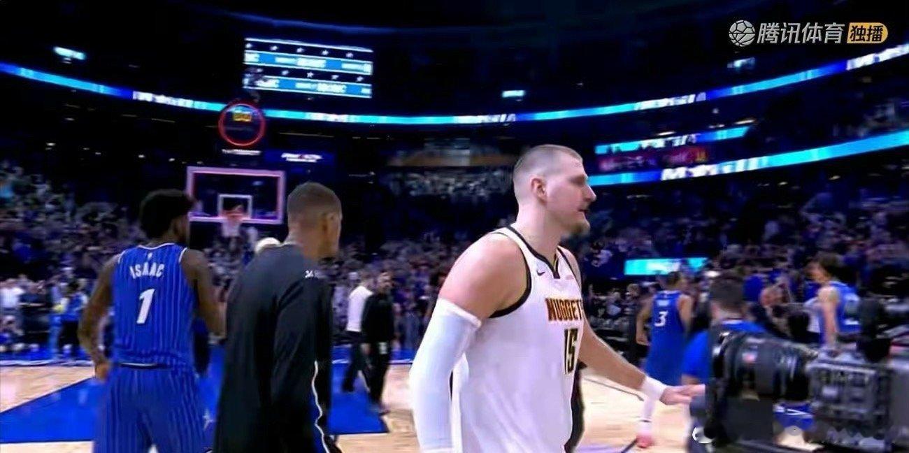 约基奇空砍34分三双 约基奇近3场打出110+分40+篮板40+助攻，历史首人！