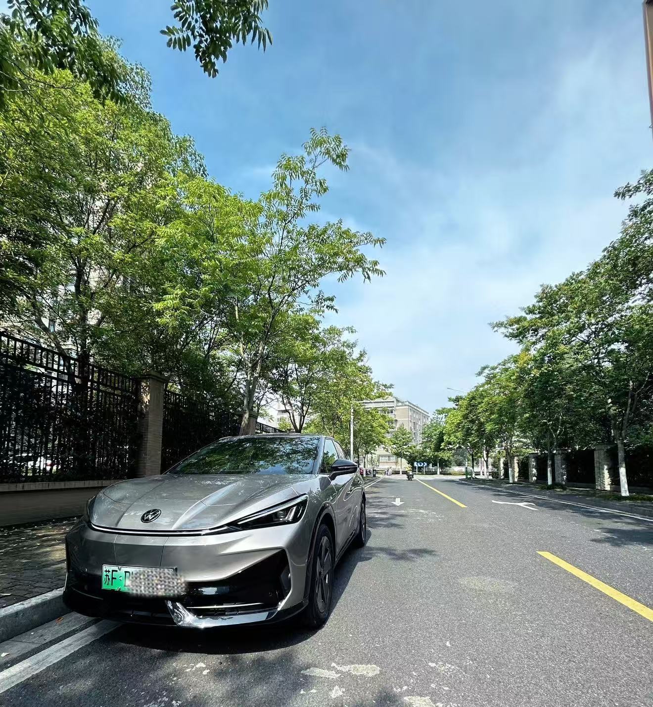 国庆假期本来想找个地方好好试下车，结果刷到上海这场汽车路演，直奔闵行仲盛世界商城