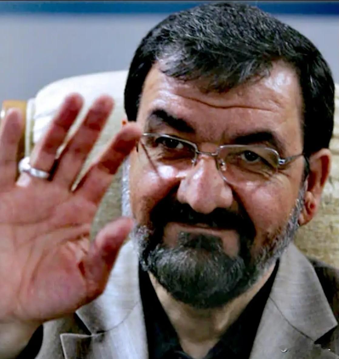 老将临危受命，伊朗最高领袖穆杰塔巴任命穆赫辛.雷扎伊为军事顾问。
穆赫辛.雷扎伊