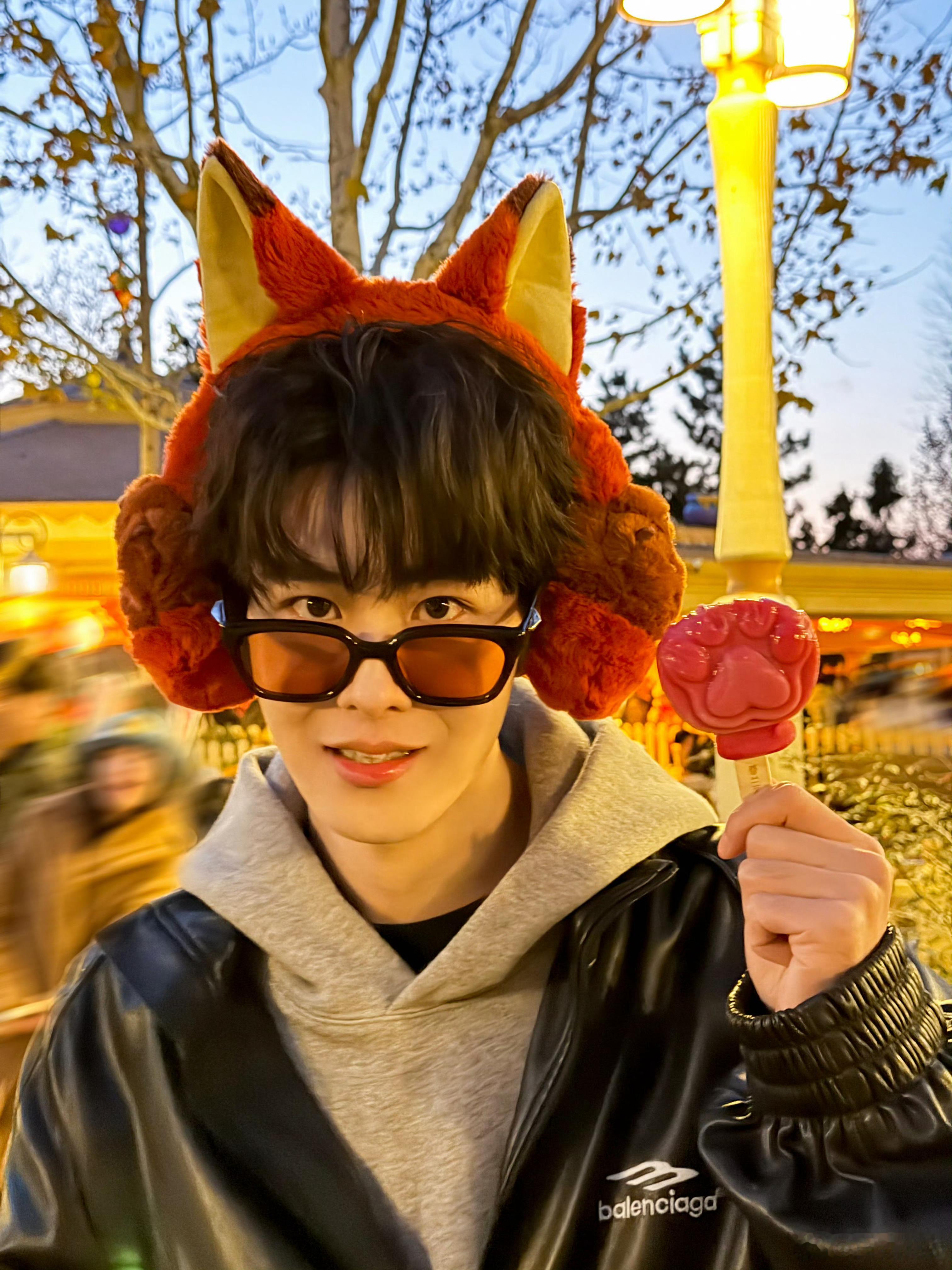 田嘉瑞微博最新营业图好可爱的小狐狸🦊