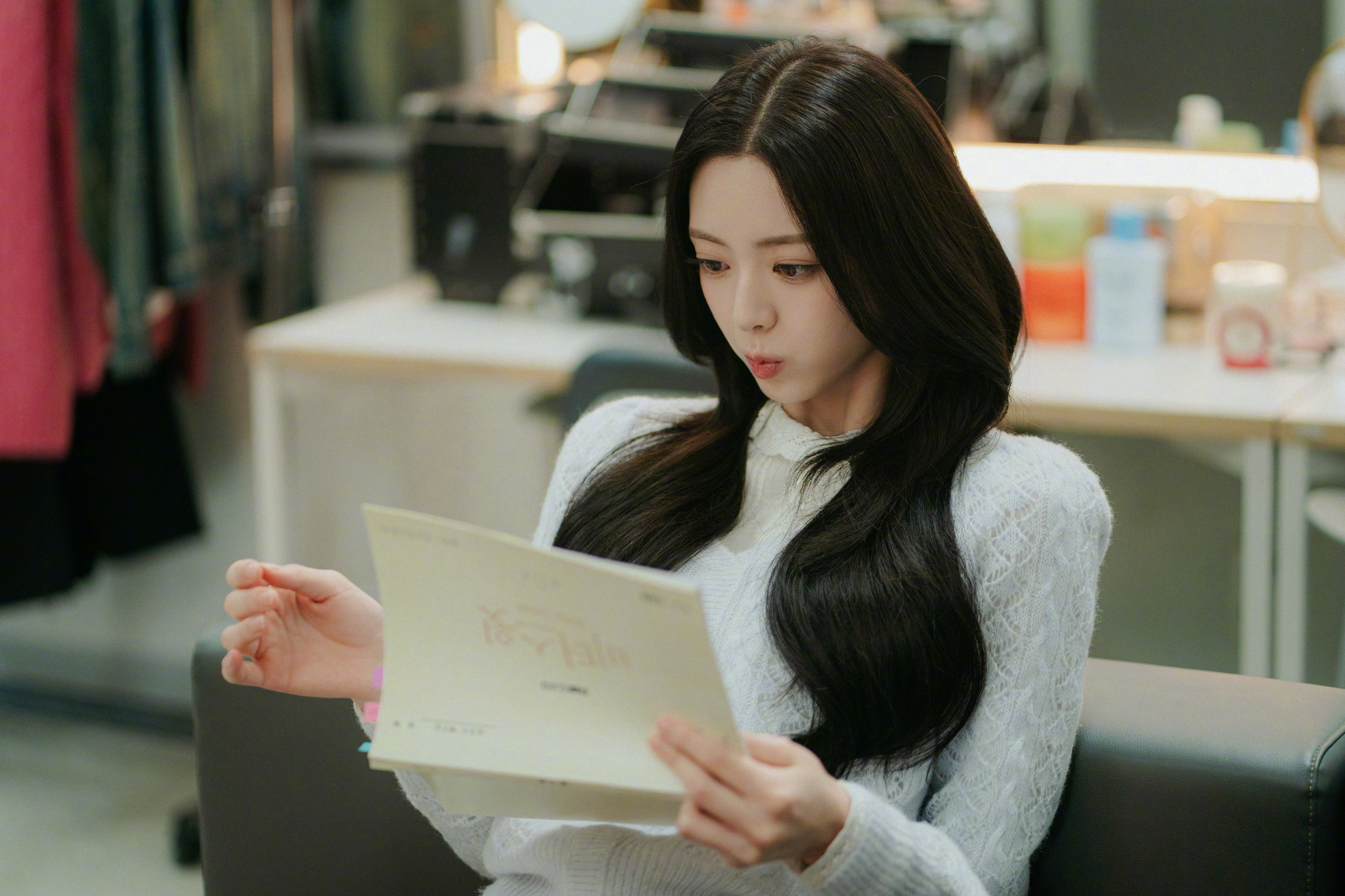 【Twi】ITZY 申有娜《MyBiasMyBoss》剧照，美得太超过啦！申有娜