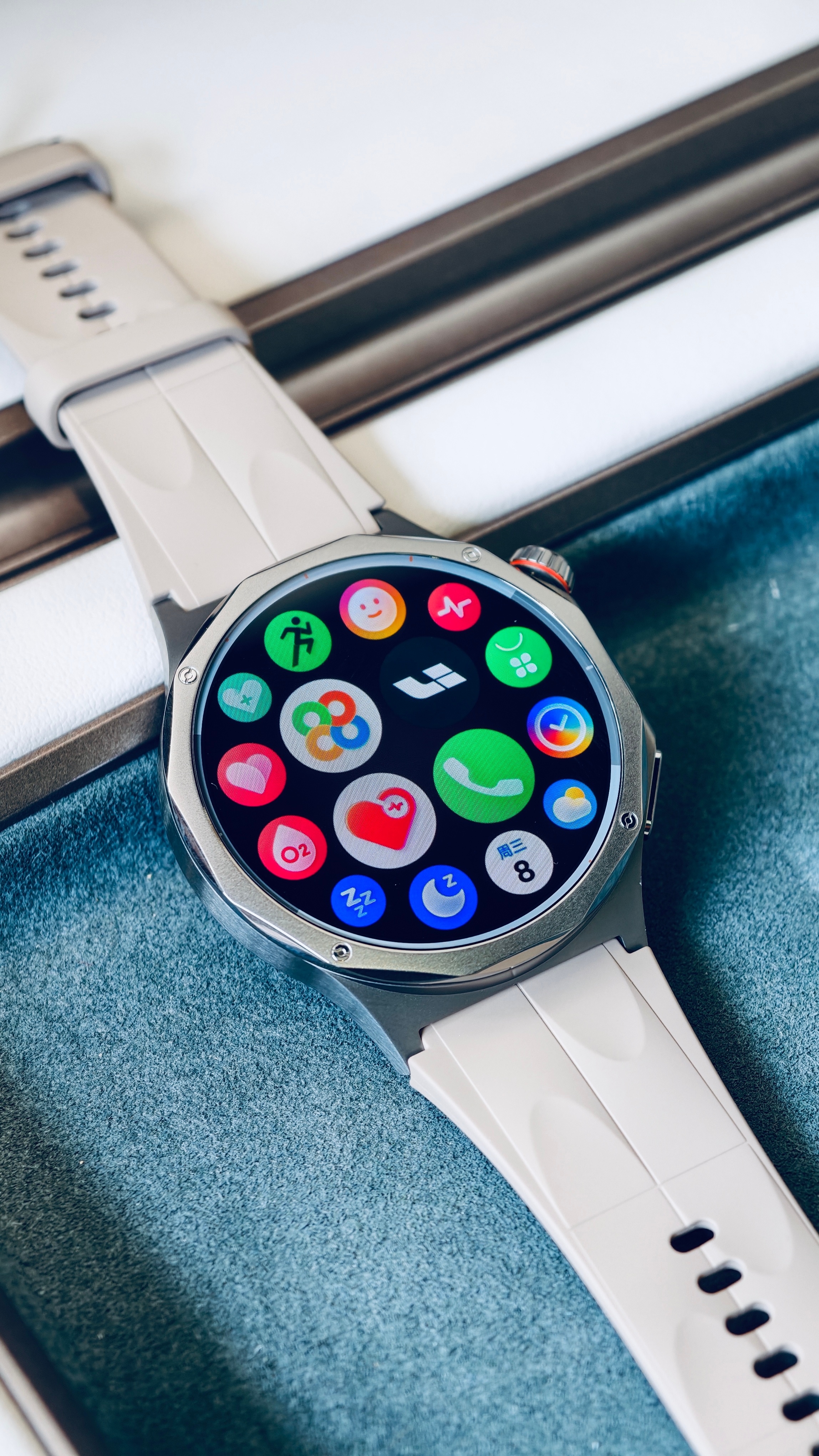收到了理想汽车定制版OPPO Watch X3，用了一段时间，分享一下。先交代一