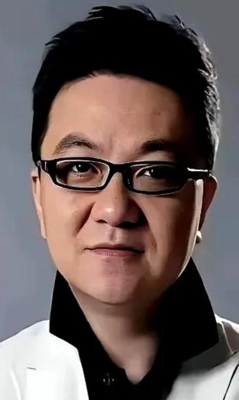 董路又开炮了，这次对准的是自己足球小将的家长。

起因挺简单：6月3日晚，14岁