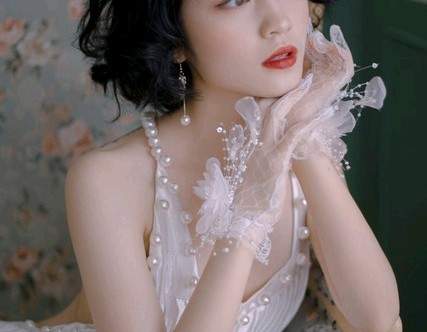拿下专业大奖，王菲不靠流量靠作品