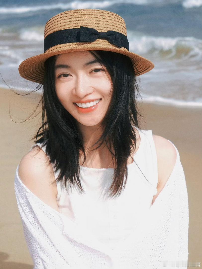 已成为吴谨言采访粉看完采访狠狠共情！吴谨言看得十分透彻，不去焦虑后辈带来的竞争，