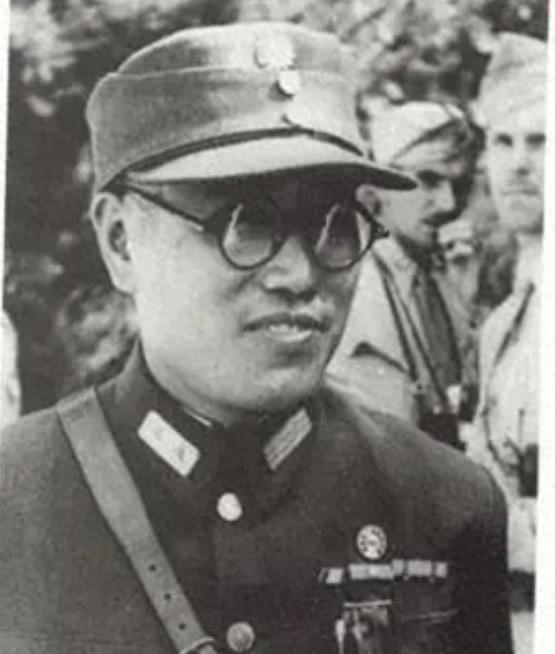 廖耀湘进功德林遭同僚嘲笑，气愤指责杜聿明：你对我目前的处境是否也负有责任？
19