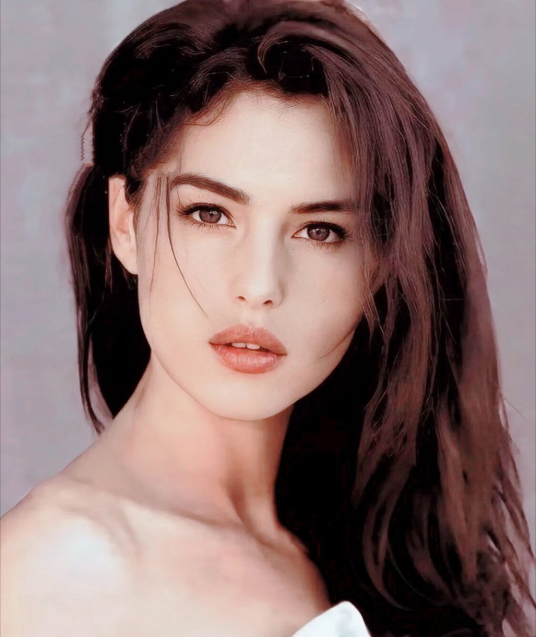 两大球花好莱坞履历，美貌只是实力一部分【莫妮卡贝鲁奇】   好莱坞土星奖最佳女配