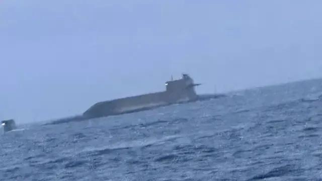 【台媒炒作澎湖渔民发现解放军094战略核潜艇在台湾海峡水面航行】这个消息首先由台