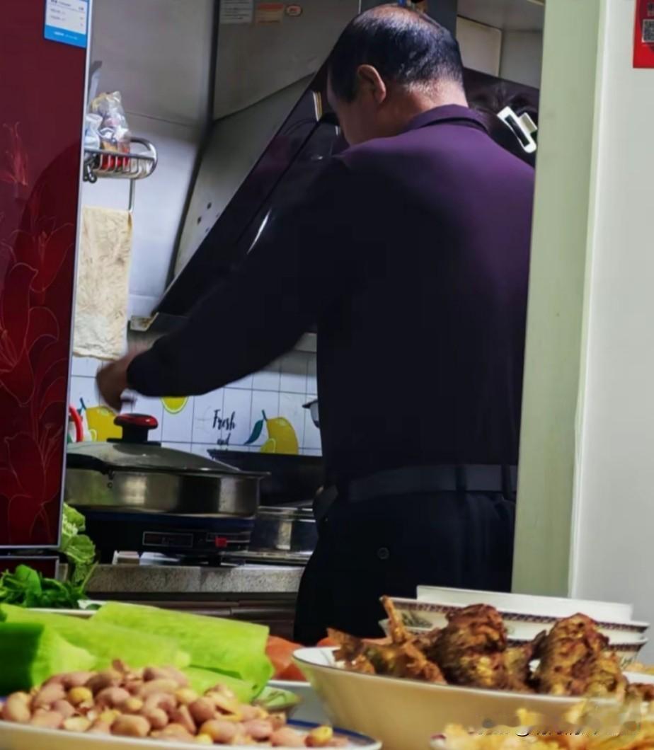 过年也是一种文化的传承

刚才看到一个读者的文章，在大过年前和父亲吵了一架，父亲