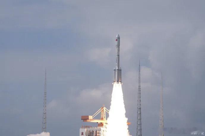 【一箭双星！】7月30日上午，我国成功发射通信技术试验卫星二十七号A/B星。(来