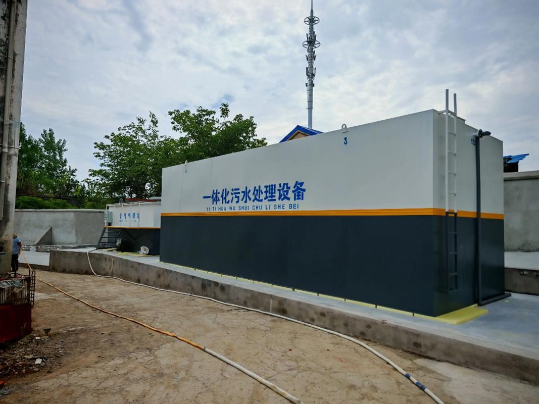 224亿大单刚签完字，四天后导弹就落到了中企楼顶上。
7月26日，中国建筑在科威