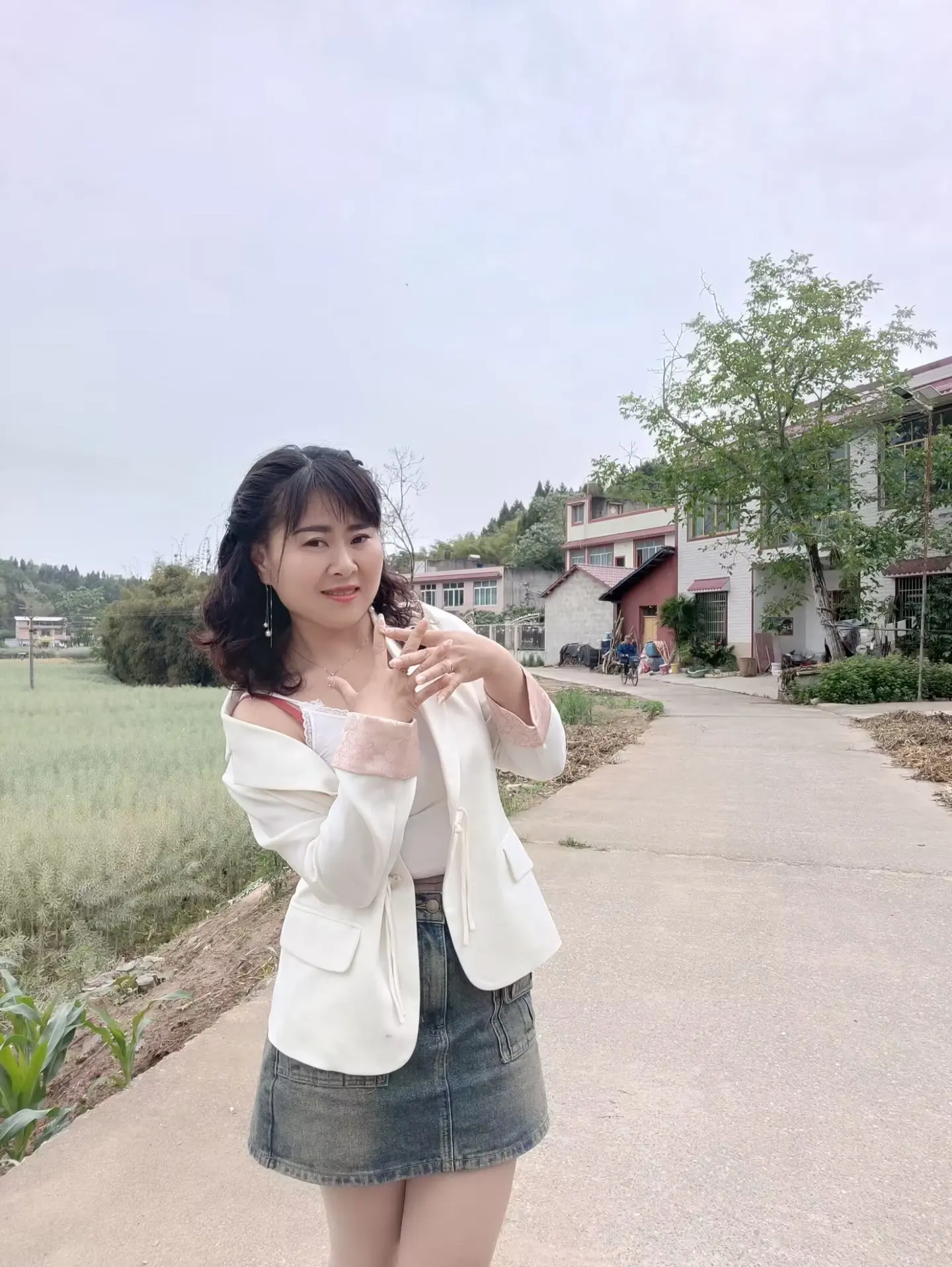 唯独喜欢你的人，在他眼里，无论你什么样？都觉得你是最好的，说不清楚哪里好？但就是谁也代替不了……我的乡村生活