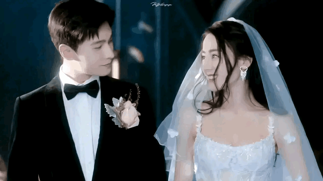 谁说杨洋没演技的，同是结婚，因为饰演的角色不一样，眼神戏也不一样。
在《荣耀》里