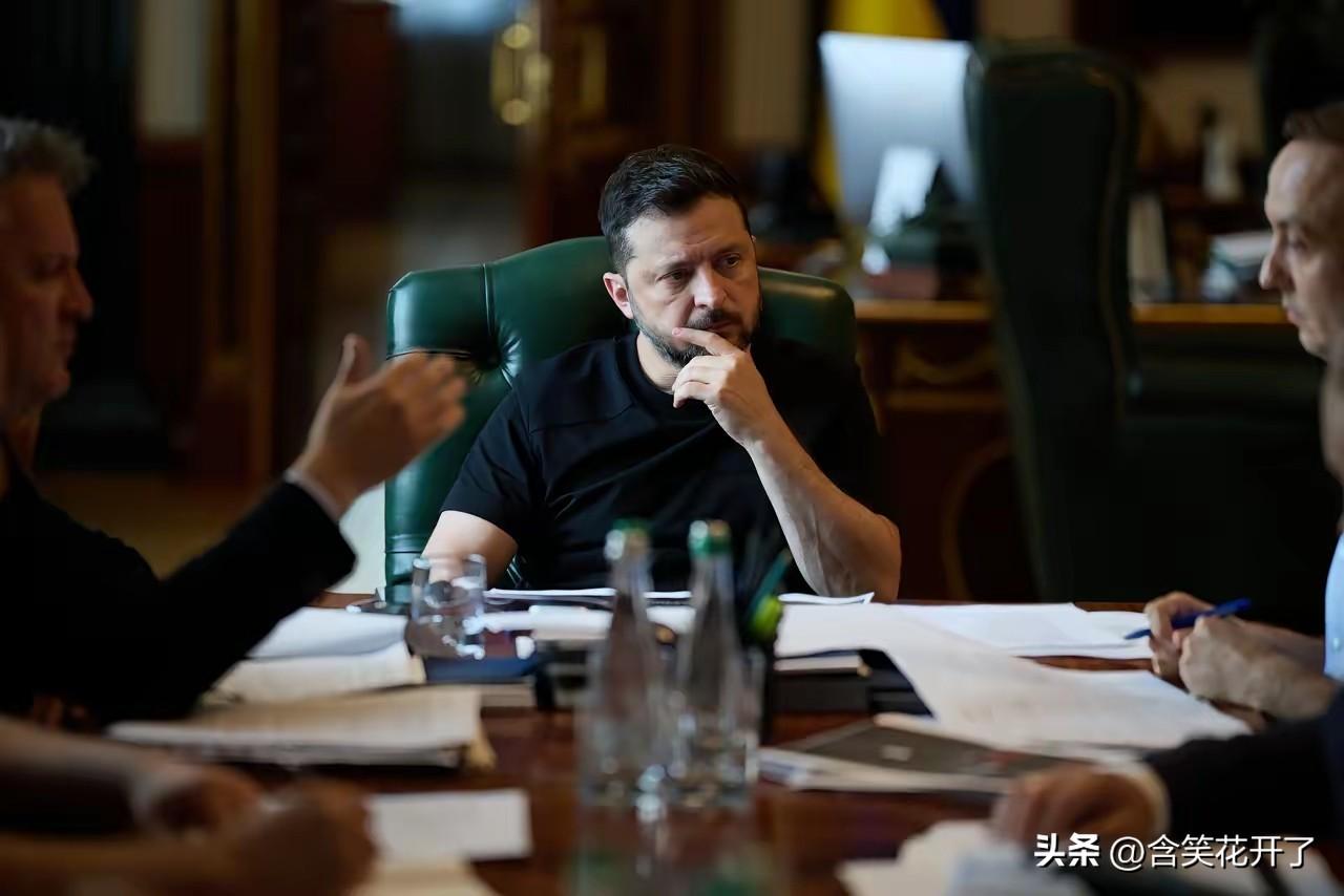 泽连斯基最近搞了个大动作，一下子撤换了7名驻外大使，震动了欧美外交圈。

7名大