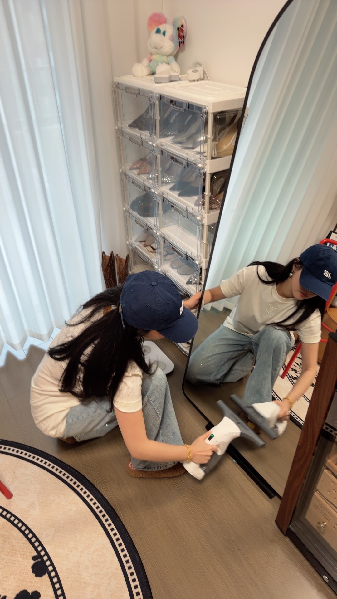 擦～擦玻璃！正经擦玻璃！粉丝bb说了：你那个ootd能不能擦一下玻璃，太糊了收到