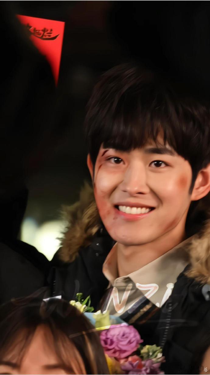 田嘉瑞一路灿烂杀青了 田嘉瑞《一路灿烂》杀青！笑容明媚抵过伤妆，李思博解锁完毕，