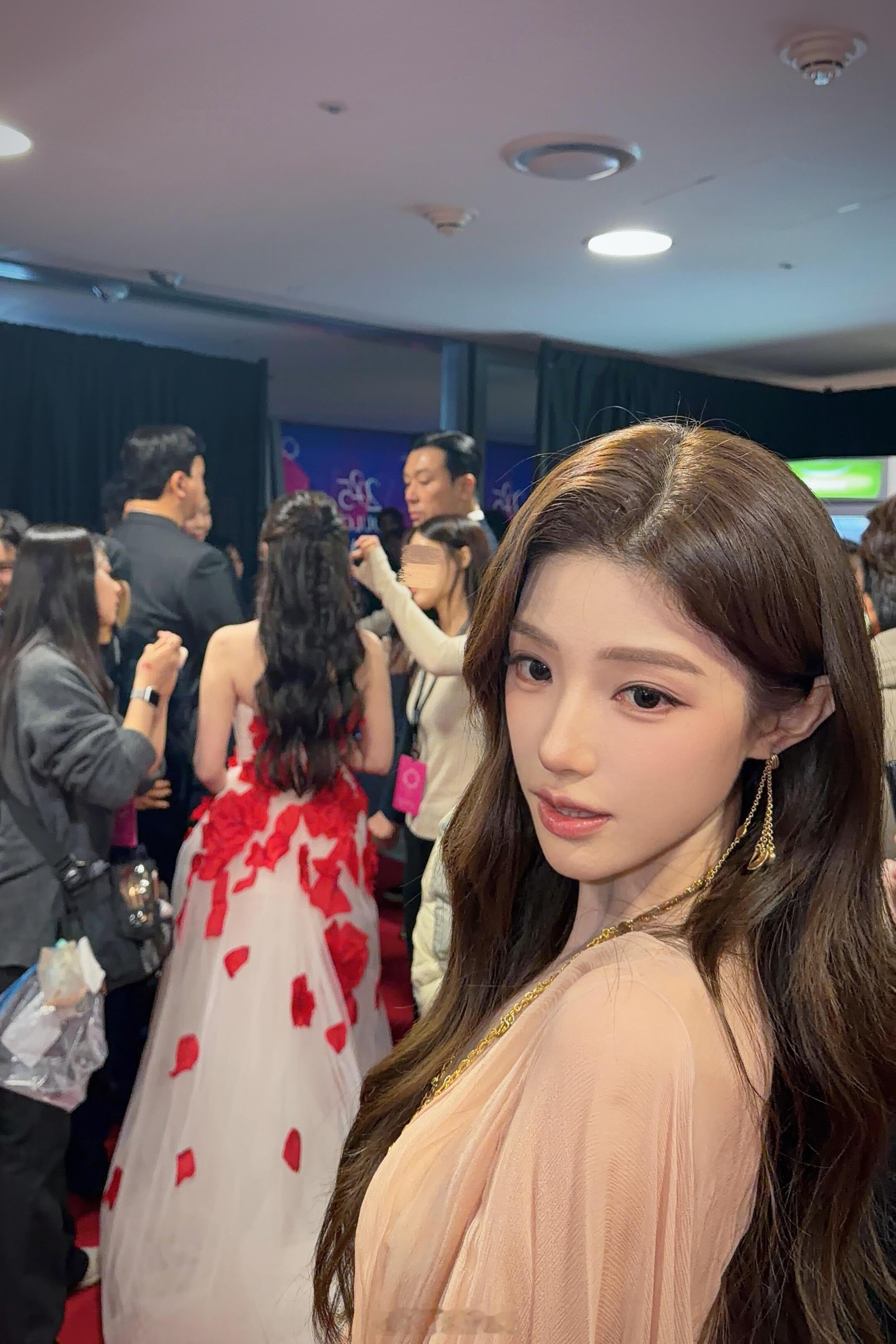 当我和IU两米远  眼泪原来会夺眶而出潘白雪