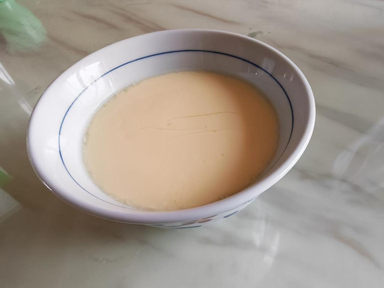 解锁新吃法
“开水冲后蒸”，这是让鸡蛋羹嫩如布丁、0蜂窝的秘诀。原理是用开水瞬间
