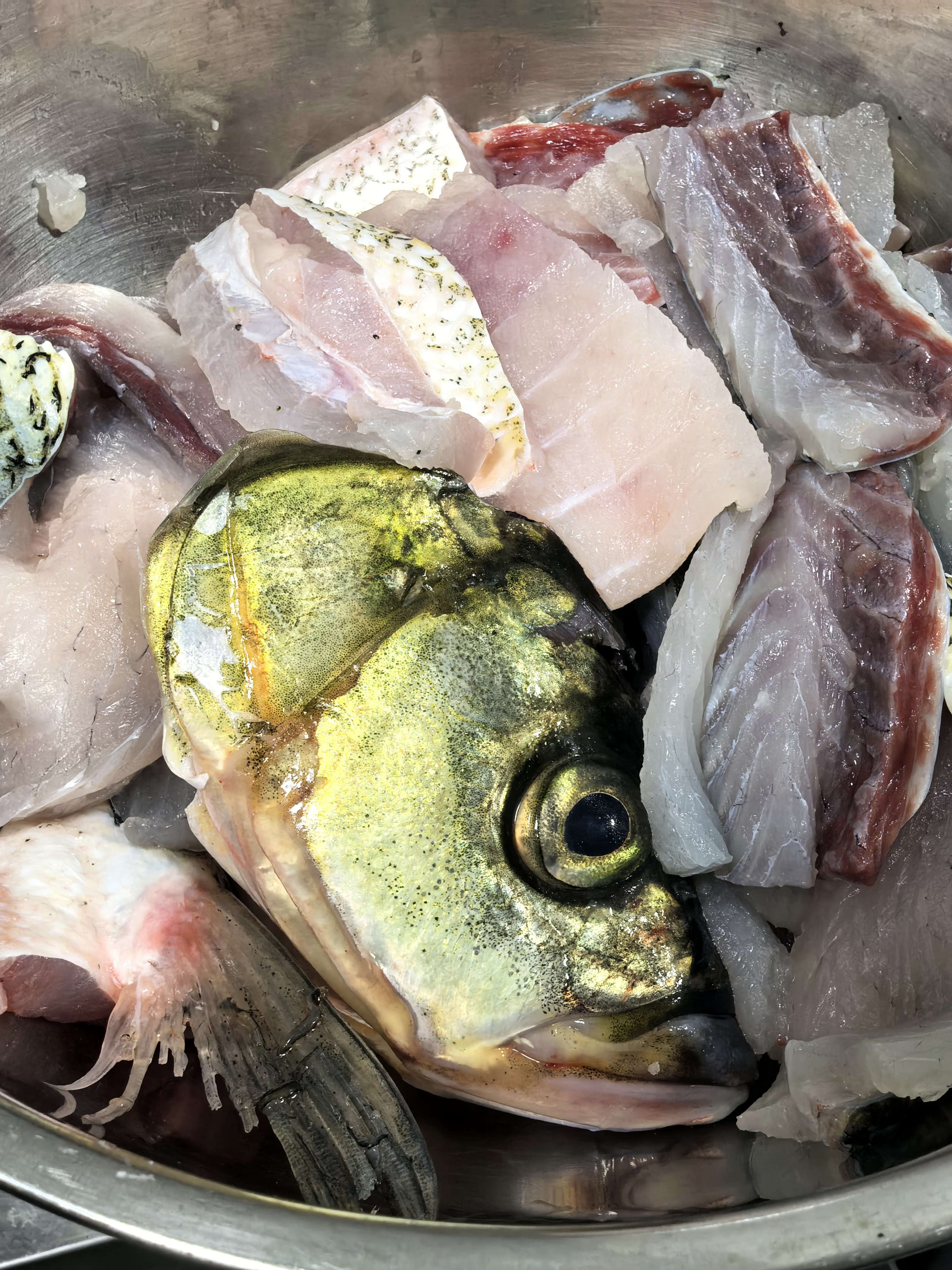 宵夜：🐟🐔🦀 
