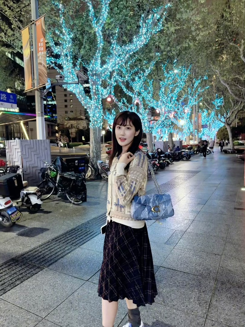 李艺彤回应夸王源讲话温柔李艺彤共情王源闯荡经历李艺彤这段回应真的太走心了，懂他的