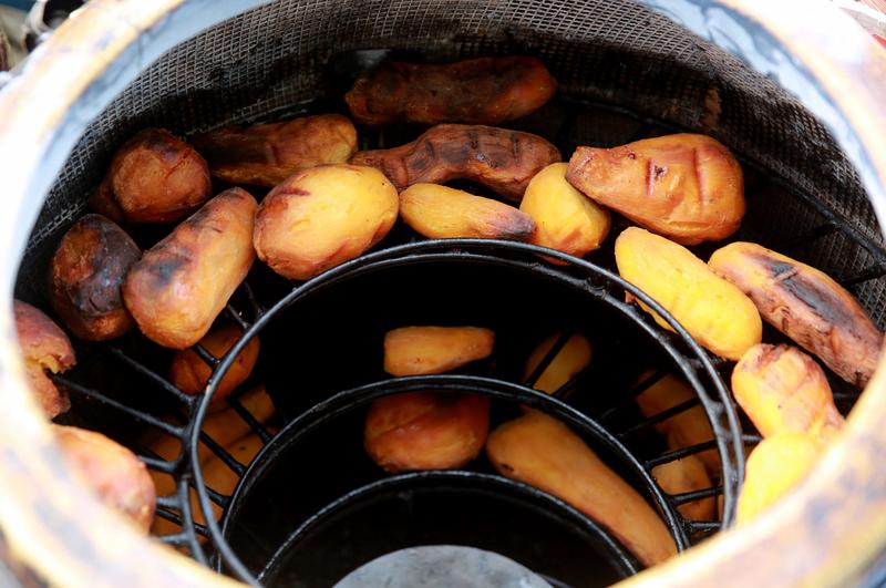 爱吃烤红薯的人天塌了！原本以为街头那香甜软糯的烤红薯是纯粹的美味，没想到竟藏着“