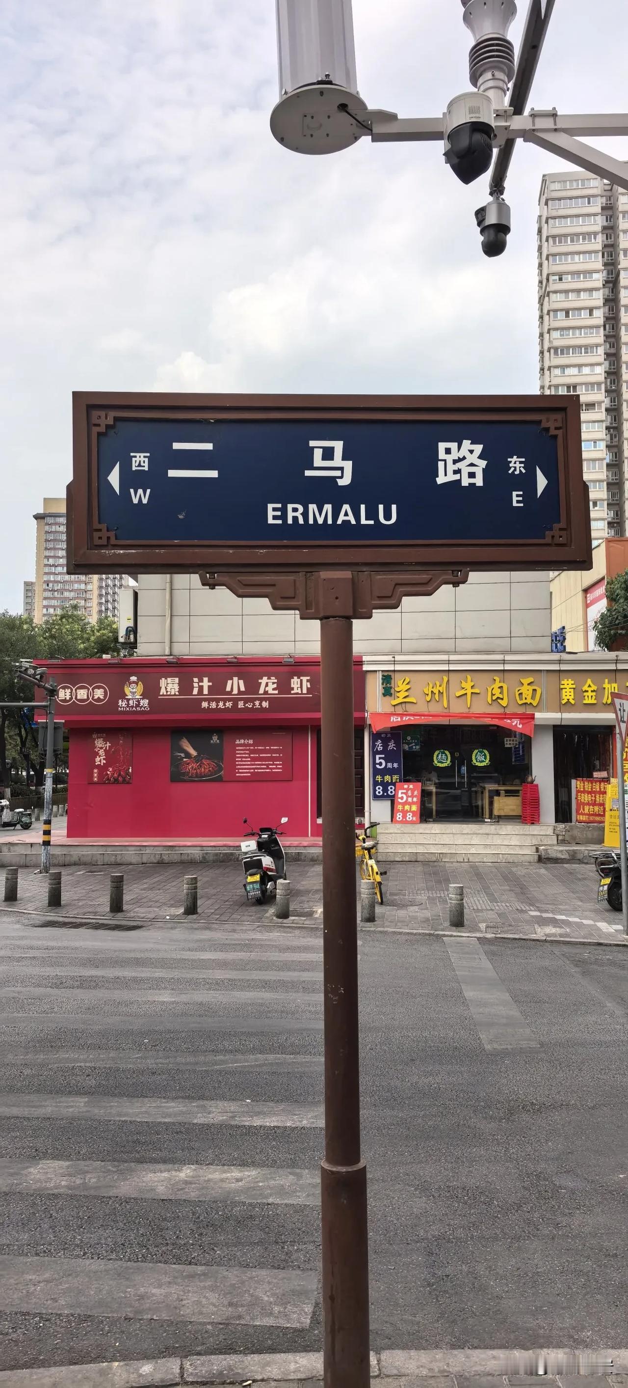 那些年少轻狂的日子
那些不羁放荡的青春
那段再也回不去的过往
那把再也不能适配的
