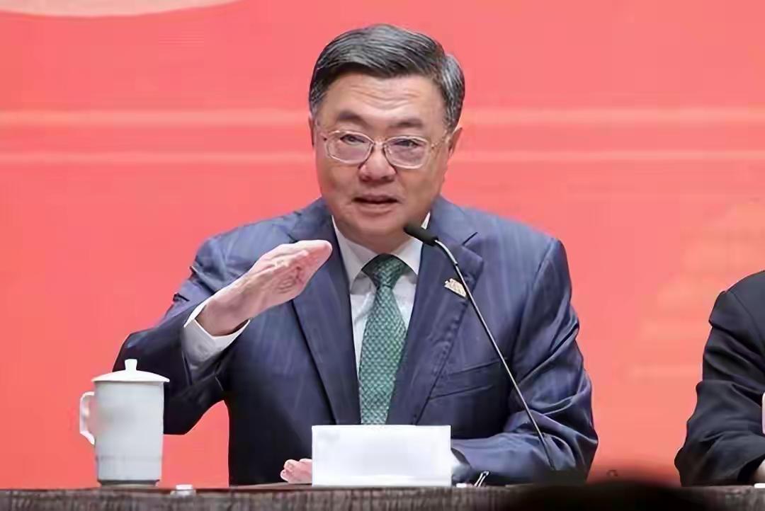 民进党这次有种就强硬到底！民进党对郑丽文要去大陆访问，又开始恐吓模式，意思已经很