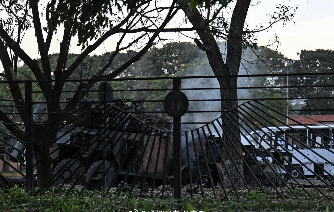 一辆从俄罗斯购入的委内瑞拉“山毛榉”-M2E防空系统，今晨在美国对关键军事目标的