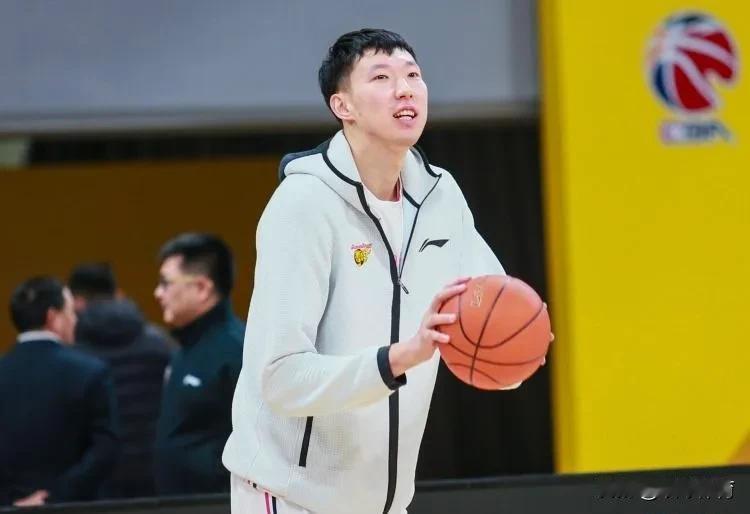 3月13日，广东男篮在客场以120比116战胜福建男篮。广东男篮周琦在这场比赛中