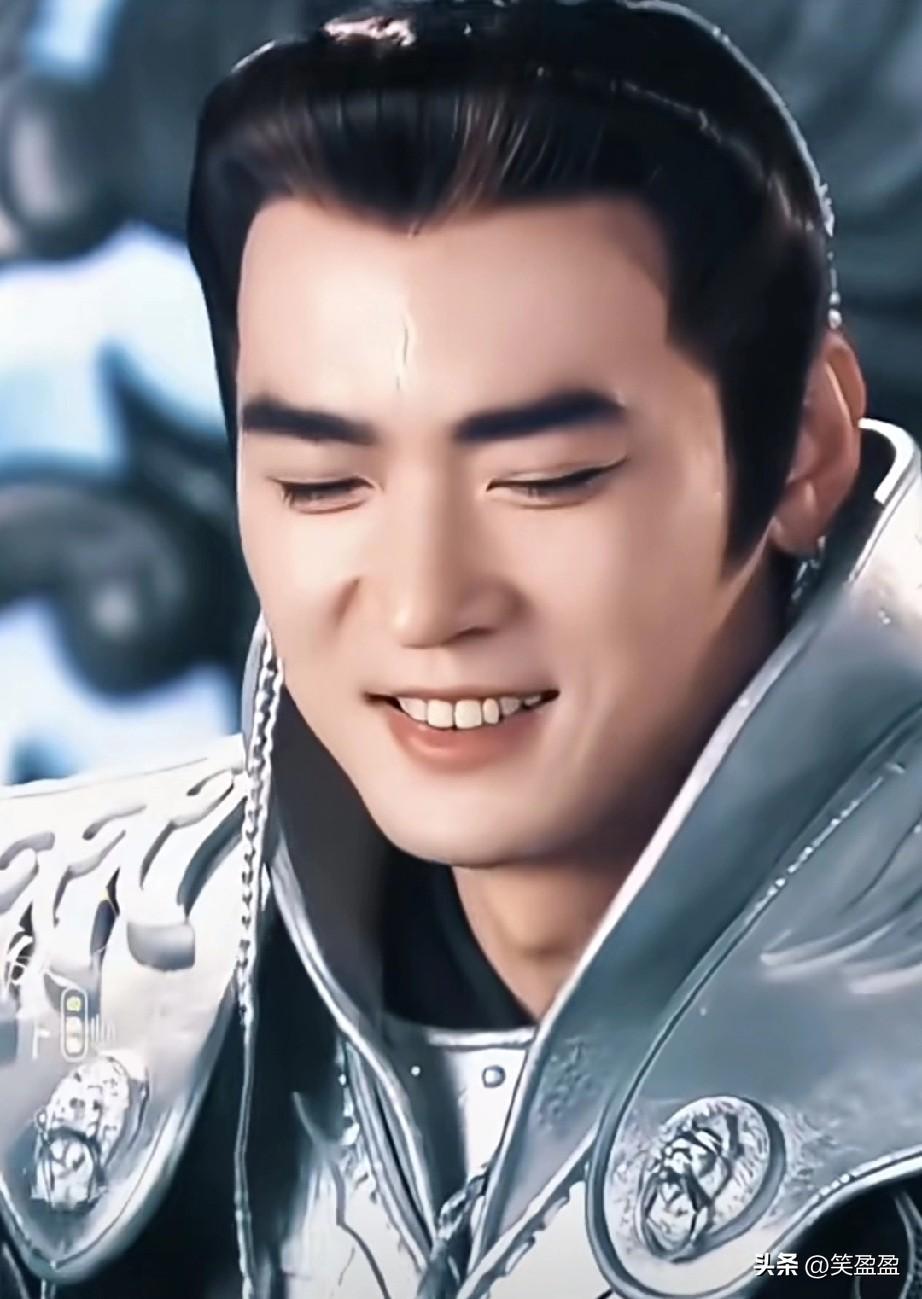 你以为的老叔叔年轻时多绝，
因长得太帅怕妻子担心，淡出娱乐圈，为爱息影，一直做着