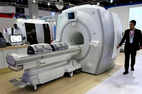 一台核磁共振仪，以前飞利浦卖我们3000万。后来，我们自己研发出来了，他扭头就卖