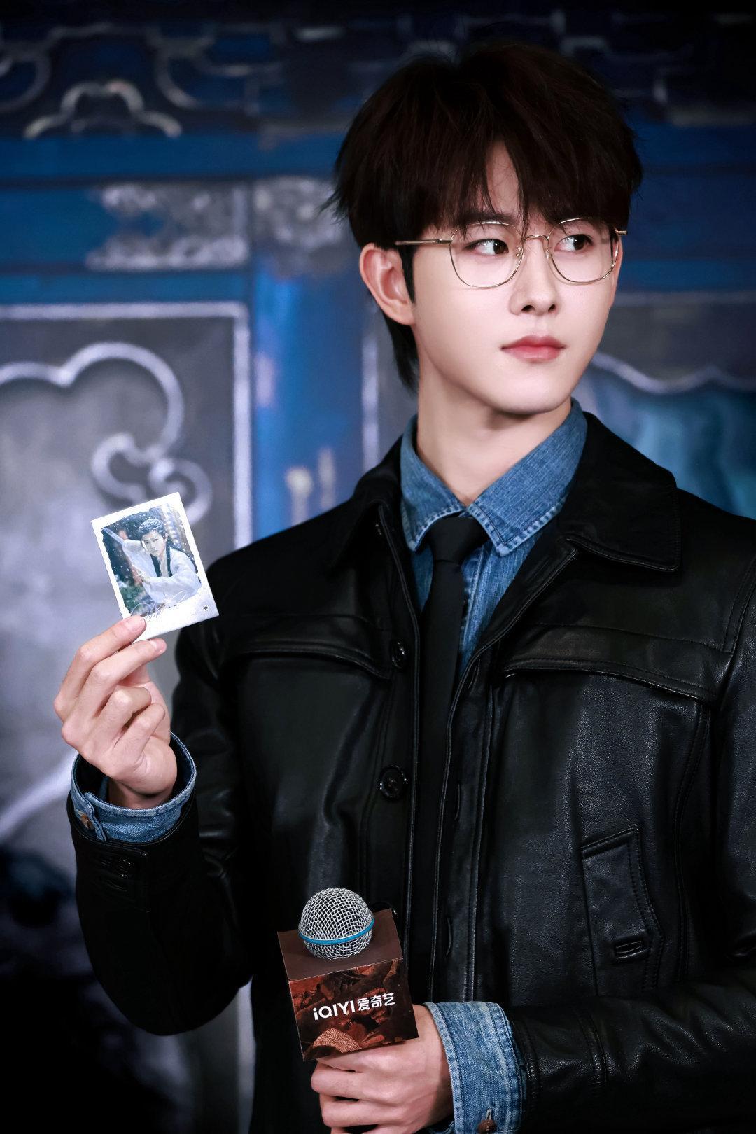 大年初二，适合回味一些👓嘉瑞[思考] 