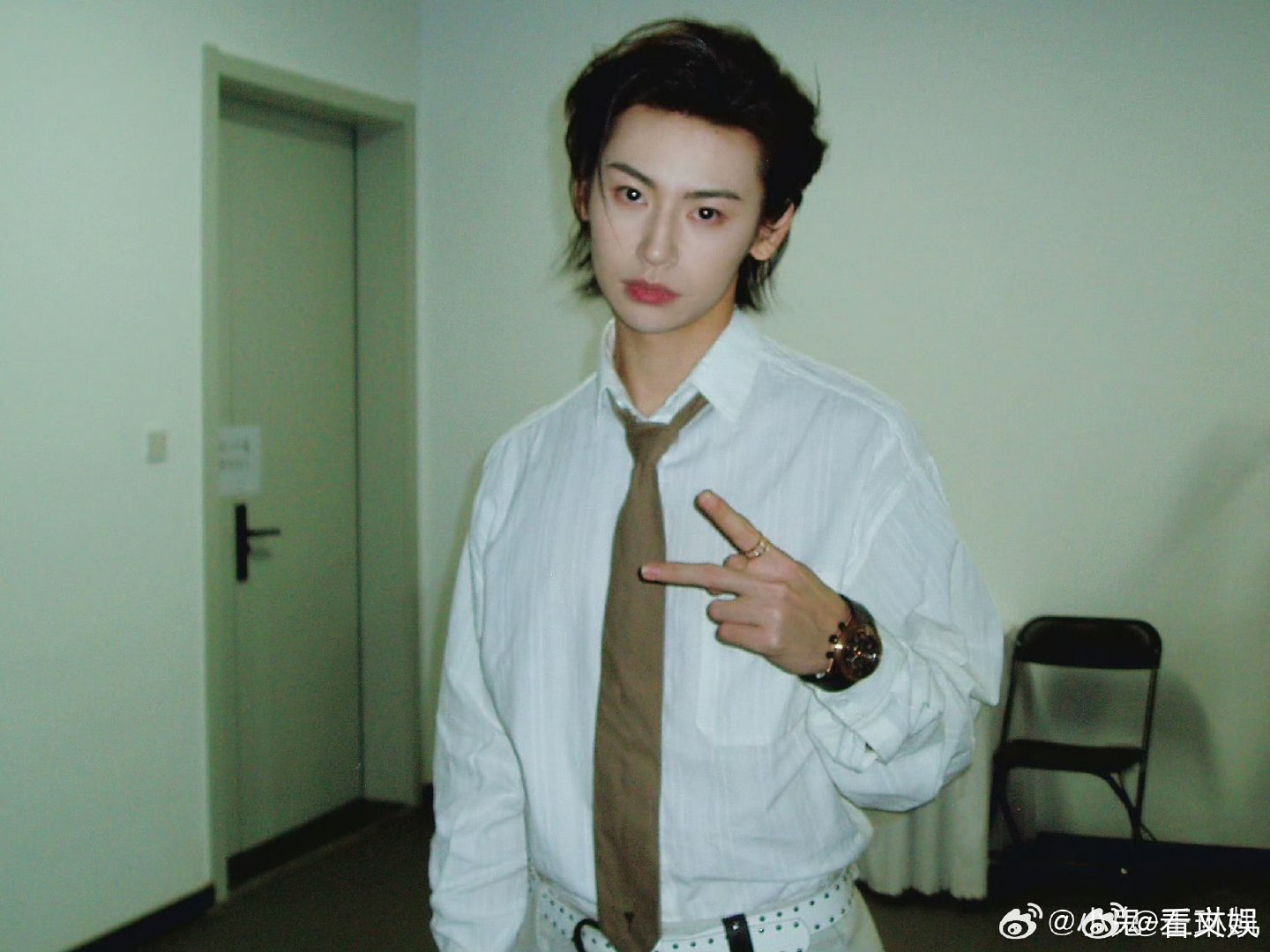 小鬼路人缘 小鬼被低估的真诚舞台上张扬耀眼，生活里温柔通透。把尊重刻进骨子里，把