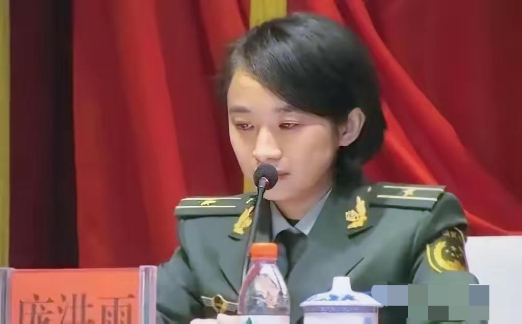 31岁女教师特招入伍授少校警衔引质疑，一句话让所有人闭嘴
​​一个女老师竟然被特