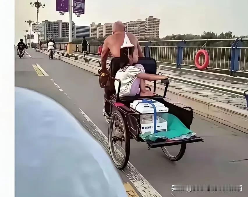 爷爷，孙女，大蛋糕……