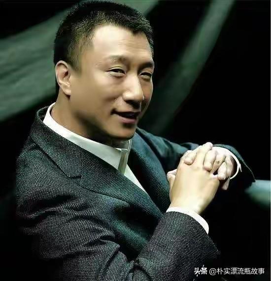 2000年，28岁的孙红雷站在中戏考场外，被门卫当成送快递的拦下来了。他兜里揣着