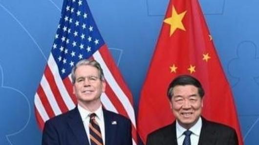 各国领袖到美国，都希望得到美国尊重，但到了中国，都希望得到中国的钱，但他们骨子里