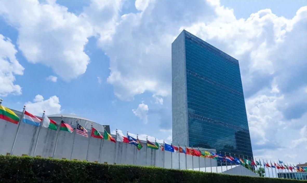 炸裂式围观！就在几天前，联合国总部爆发了一场震撼世界的全员投票。最终决议的屏幕上