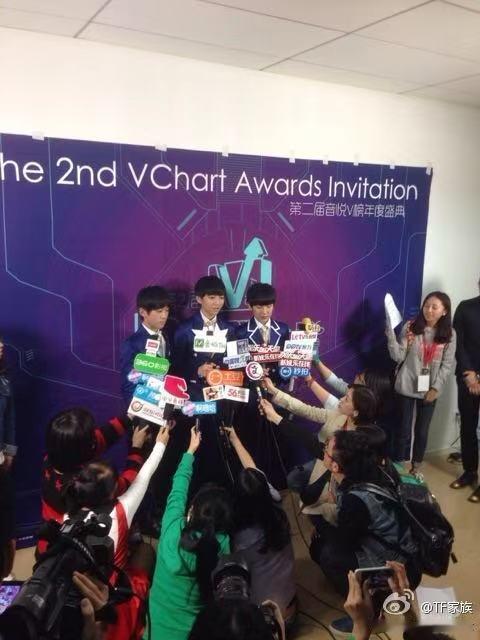 TFBOYS官博庆祝十二周年TFBOYS转发庆祝415十二周年TFBOYS官博庆