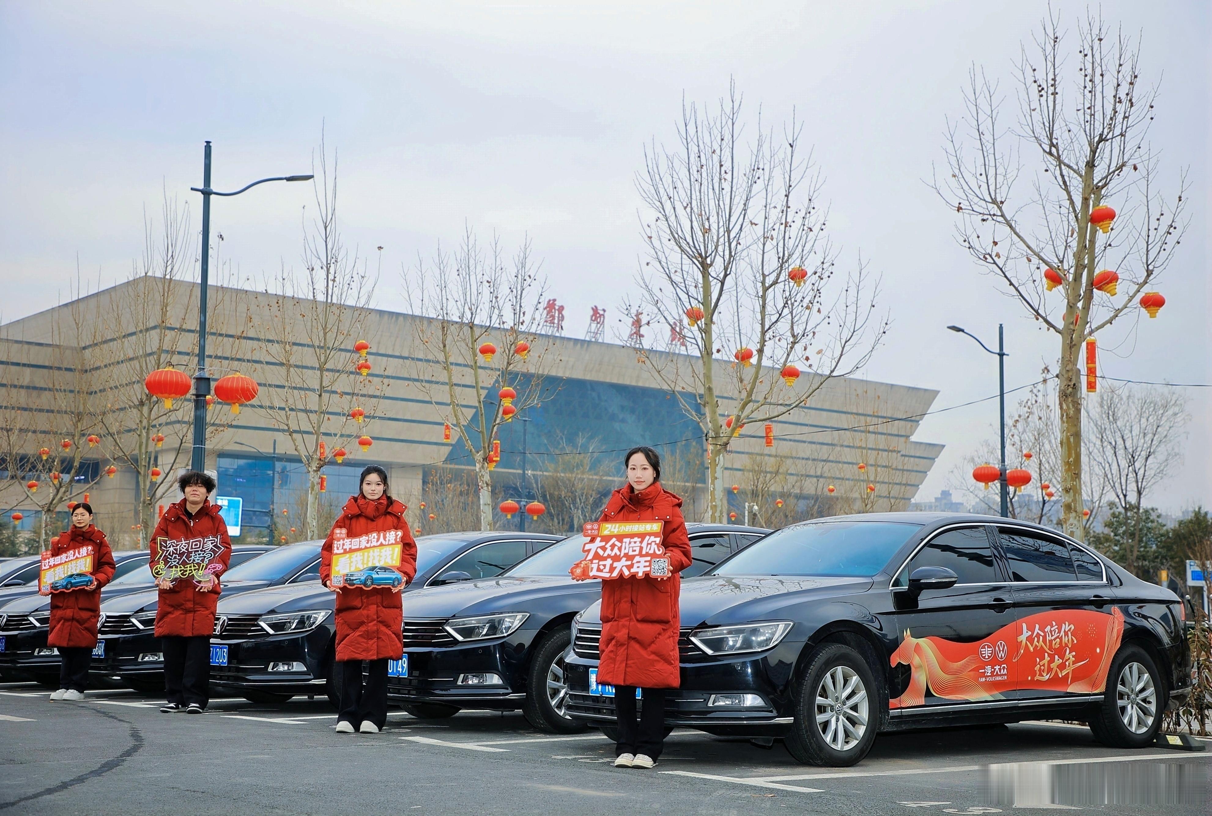 今年过年出站谁在等你春运出站，最怕的不是人多，是等。高铁站打车难、人海里不好找车